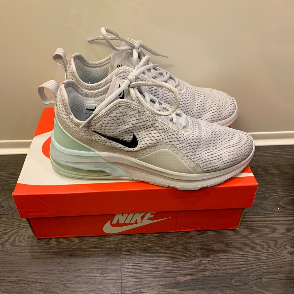 Nike Air Max Motion 2 - Women 7 - Grey/Black/Teal
